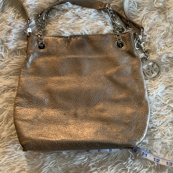 🚫SOLD🚫 Gold Michael Kors purse with chain handle. - Picture 2 of 7